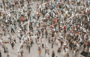 How Viral Trends Start: The Psychology of Crowd Momentum
