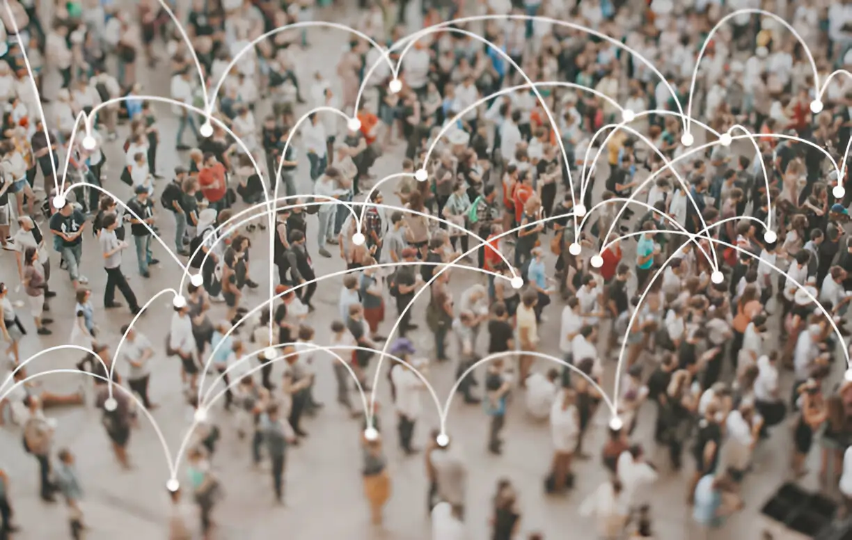 How Viral Trends Start: The Psychology of Crowd Momentum